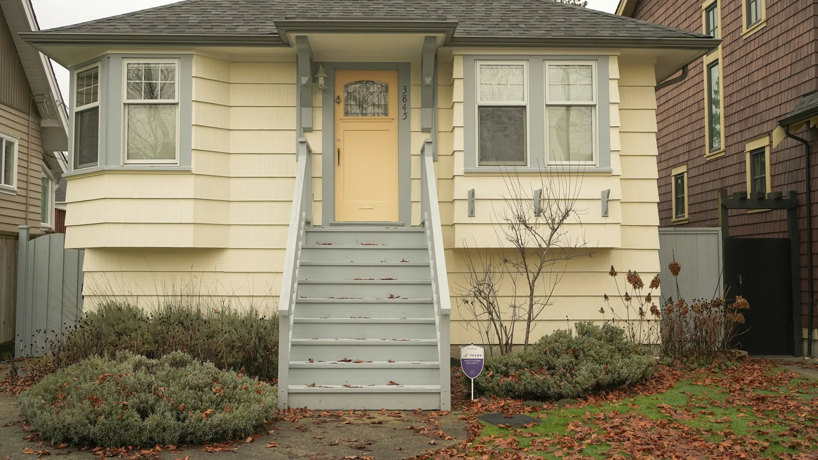 A house with a yellow door and a yellow door, Vancouver