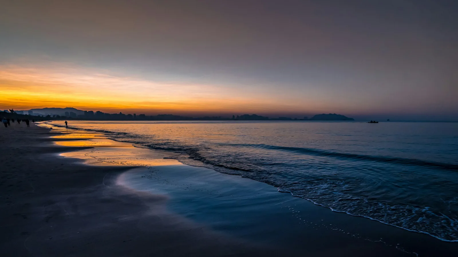 Ocean sunset on a Pacific Northwest beach