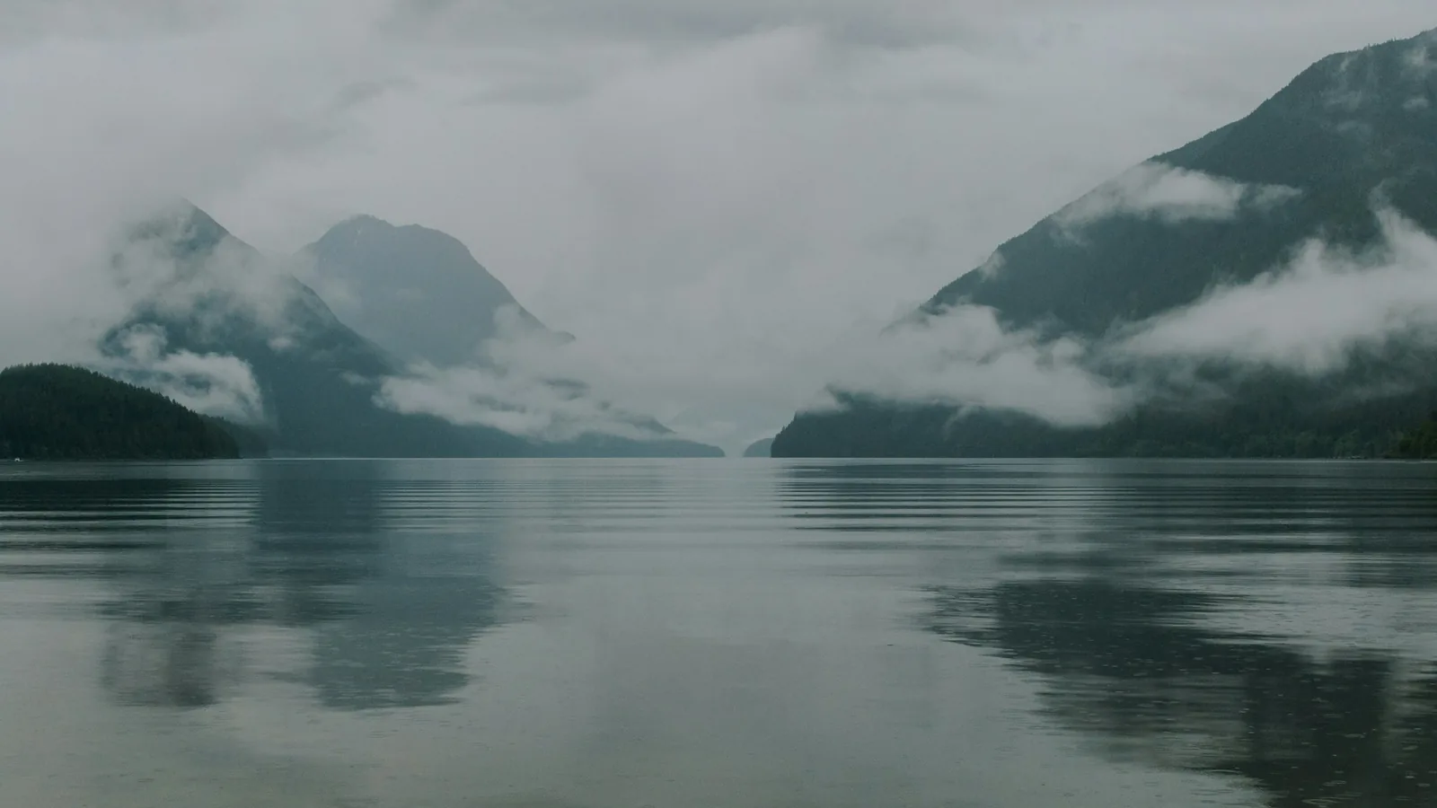 Alouette Lake on a cloudy day in Maple Ridge