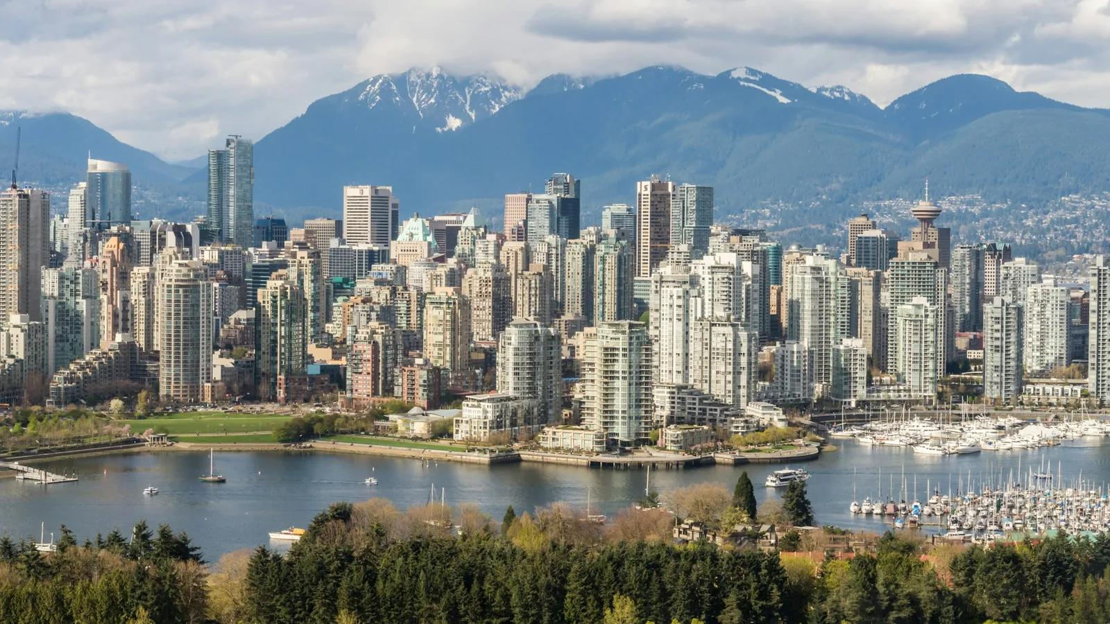 Vancouver is one of my favorite places, and I think this photo captures exactly why. The city’s vibrant downtown skyline sits perfectly agai