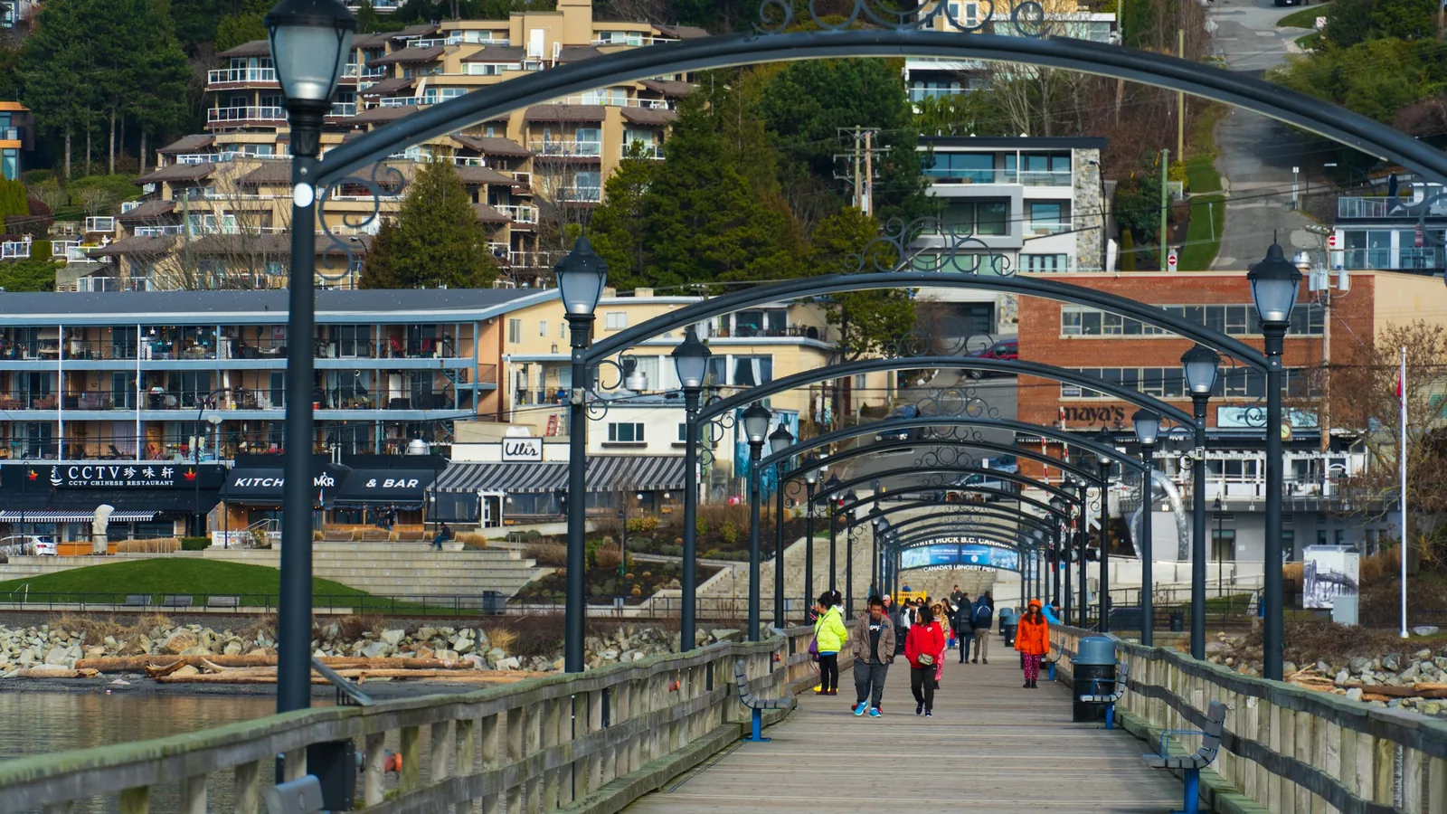 White Rock promenade and Marine Drive shops